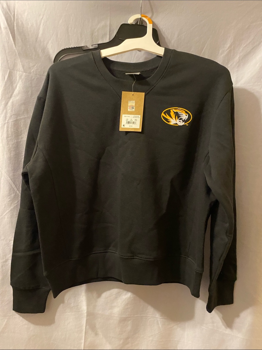 Missouri tiger Rivalry Threads Black Crewneck Sweatshirt with Yellow Tiger Patch